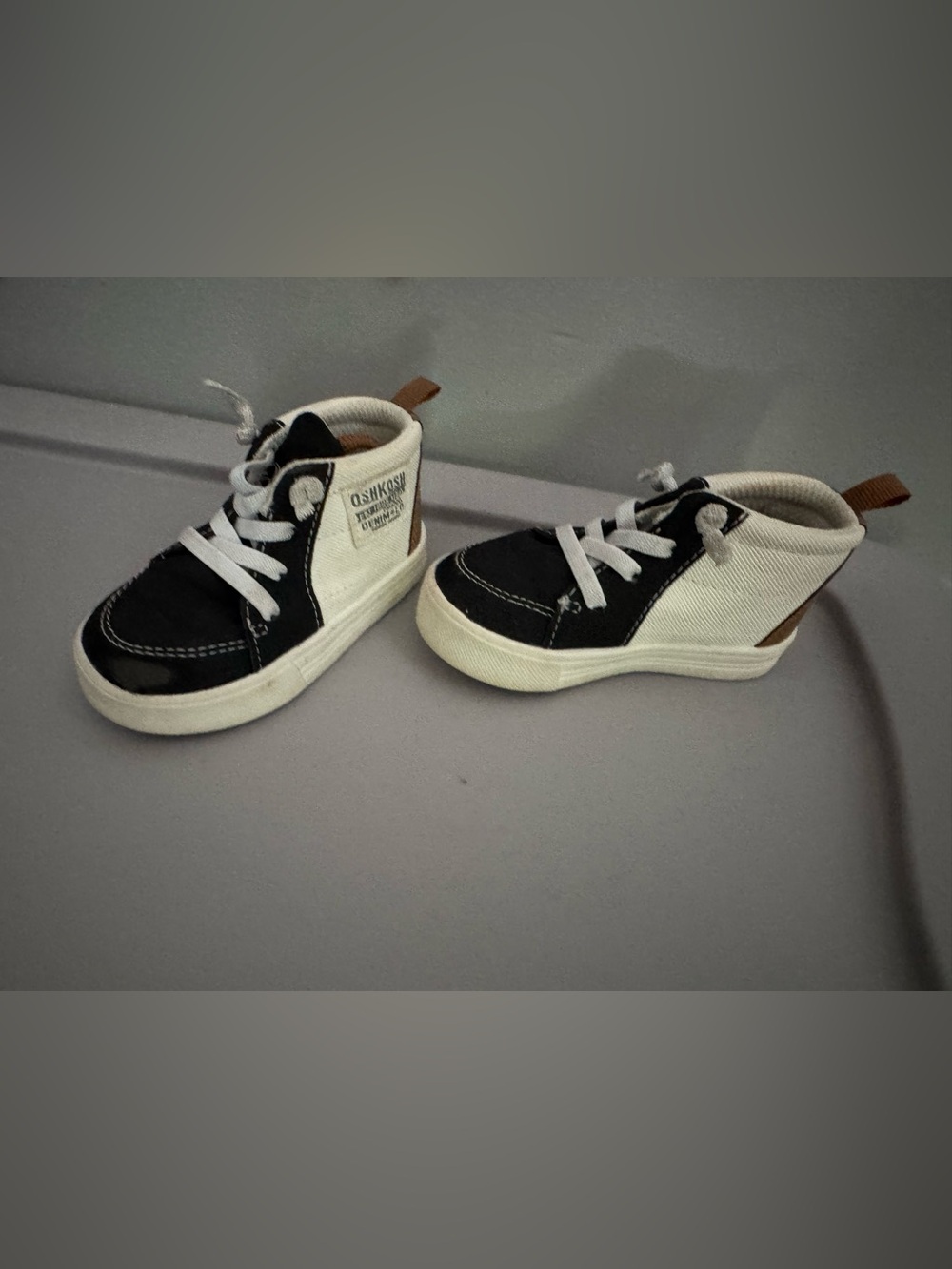 Oshkosh sneakers